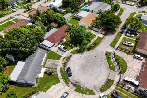 House in Homestead, Florida 4 bedrooms, 197.6 sq.m. № 1892898 - photo 28