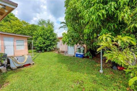 House in Homestead, Florida 4 bedrooms, 197.6 sq.m. № 1892898 - photo 19