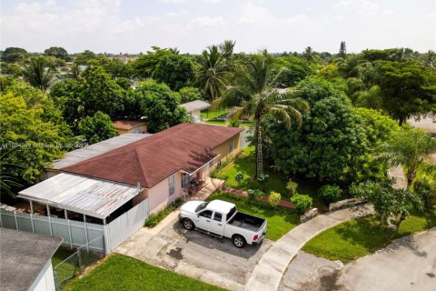 House in Homestead, Florida 4 bedrooms, 197.6 sq.m. № 1892898 - photo 2