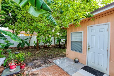 House in Homestead, Florida 4 bedrooms, 197.6 sq.m. № 1892898 - photo 20