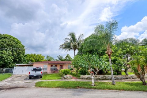 House in Homestead, Florida 4 bedrooms, 197.6 sq.m. № 1892898 - photo 14