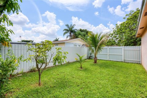 House in Homestead, Florida 4 bedrooms, 197.6 sq.m. № 1892898 - photo 15
