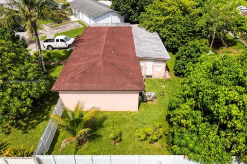 House in Homestead, Florida 4 bedrooms, 197.6 sq.m. № 1892898 - photo 8