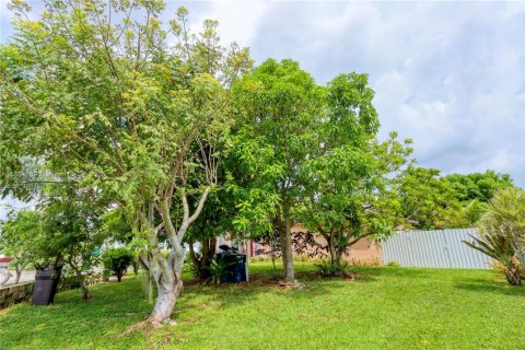 House in Homestead, Florida 4 bedrooms, 197.6 sq.m. № 1892898 - photo 24