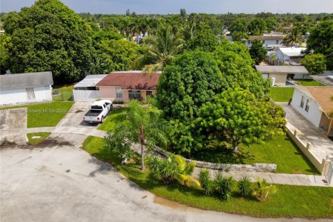 House in Homestead, Florida 4 bedrooms, 197.6 sq.m. № 1892898 - photo 7