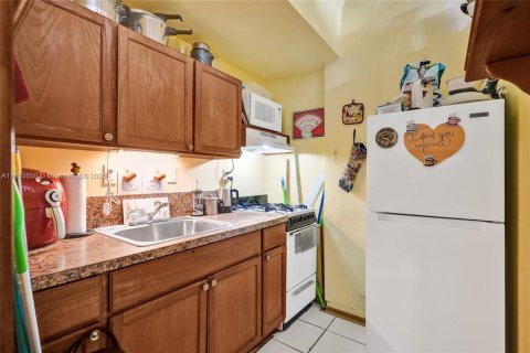 Condo in Miami Beach, Florida  № 1857544 - photo 8