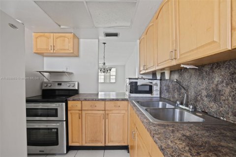 Condominio en venta en Hallandale Beach, Florida, 1 dormitorio, 68 m2 № 1802756 - foto 10