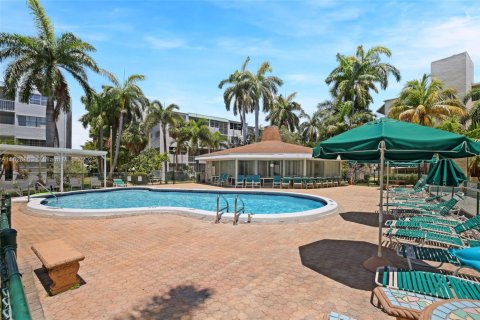 Condominio en venta en Hallandale Beach, Florida, 1 dormitorio, 68 m2 № 1802756 - foto 3