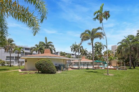 Condominio en venta en Hallandale Beach, Florida, 1 dormitorio, 68 m2 № 1802756 - foto 4