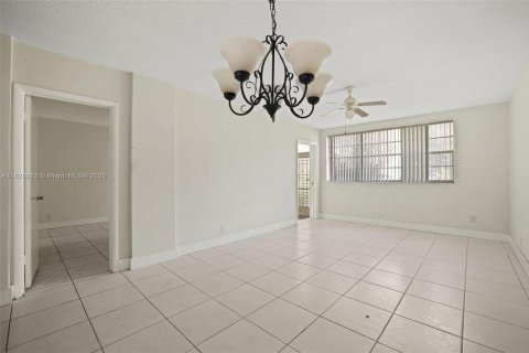 Condominio en venta en Hallandale Beach, Florida, 1 dormitorio, 68 m2 № 1802756 - foto 13