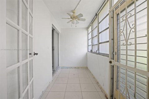 Condominio en venta en Hallandale Beach, Florida, 1 dormitorio, 68 m2 № 1802756 - foto 16