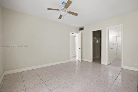 Condominio en venta en Hallandale Beach, Florida, 1 dormitorio, 68 m2 № 1802756 - foto 20