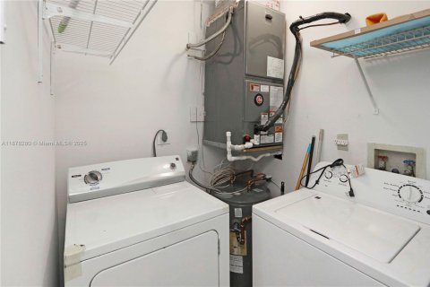 Condominio en alquiler en Miami, Florida, 2 dormitorios, 74.32 m2 № 1927312 - foto 14