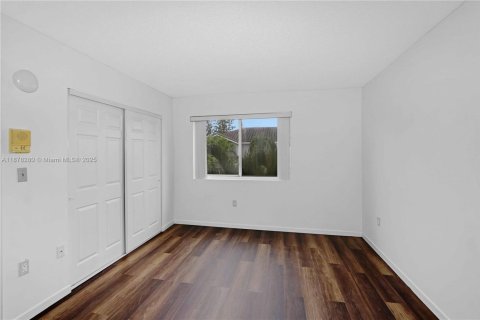 Condominio en alquiler en Miami, Florida, 2 dormitorios, 74.32 m2 № 1927312 - foto 11