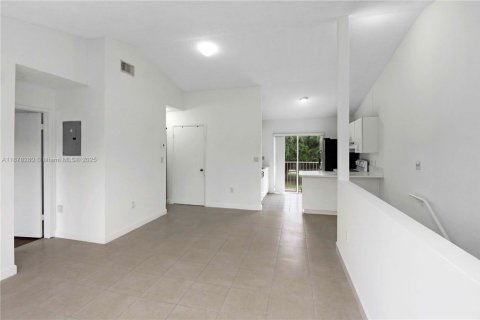 Condominio en alquiler en Miami, Florida, 2 dormitorios, 74.32 m2 № 1927312 - foto 6