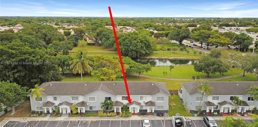 Condominio en Miami, Florida, 2 dormitorios  № 1927312