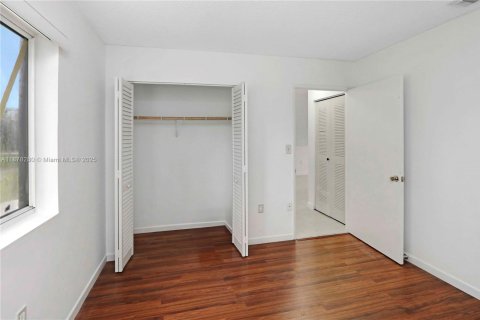 Condominio en alquiler en Miami, Florida, 2 dormitorios, 74.32 m2 № 1927312 - foto 16