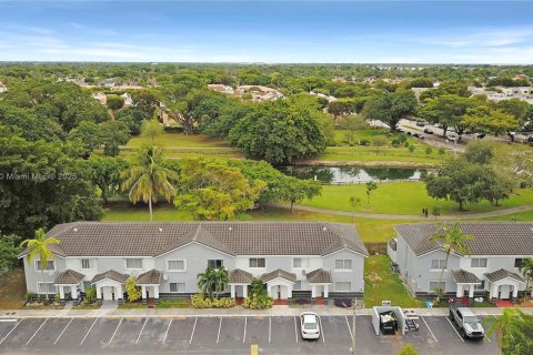 Condominio en alquiler en Miami, Florida, 2 dormitorios, 74.32 m2 № 1927312 - foto 18