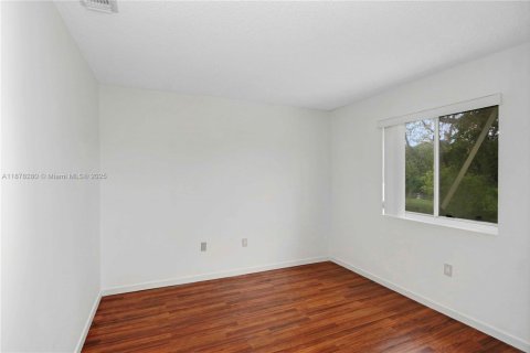 Condominio en alquiler en Miami, Florida, 2 dormitorios, 74.32 m2 № 1927312 - foto 15