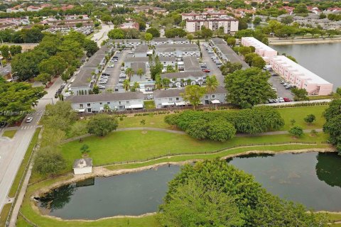 Condominio en alquiler en Miami, Florida, 2 dormitorios, 74.32 m2 № 1927312 - foto 24