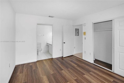 Condominio en alquiler en Miami, Florida, 2 dormitorios, 74.32 m2 № 1927312 - foto 12