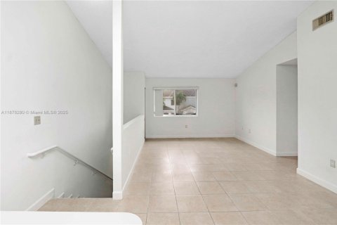 Condominio en alquiler en Miami, Florida, 2 dormitorios, 74.32 m2 № 1927312 - foto 7