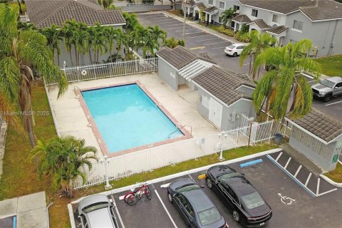 Condominio en alquiler en Miami, Florida, 2 dormitorios, 74.32 m2 № 1927312 - foto 25