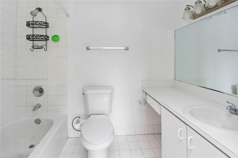 Condominio en alquiler en Miami, Florida, 2 dormitorios, 74.32 m2 № 1927312 - foto 13