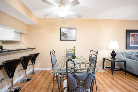 Condo in Venice, Florida, 2 bedrooms  № 1734723 - photo 9