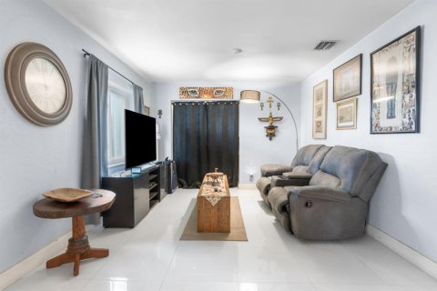Villa ou maison à vendre à Hollywood, Floride: 3 chambres, 117.06 m2 № 2083491 - photo 13