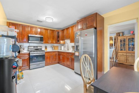 Villa ou maison à vendre à Hollywood, Floride: 3 chambres, 117.06 m2 № 2083491 - photo 5
