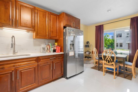 Villa ou maison à vendre à Hollywood, Floride: 3 chambres, 117.06 m2 № 2083491 - photo 3