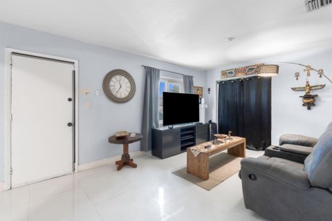 Villa ou maison à vendre à Hollywood, Floride: 3 chambres, 117.06 m2 № 2083491 - photo 8