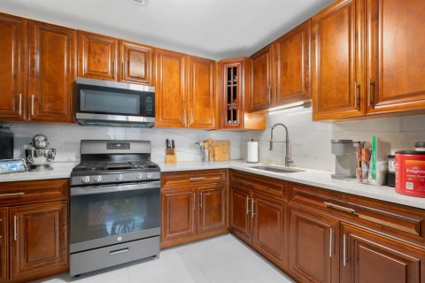Villa ou maison à vendre à Hollywood, Floride: 3 chambres, 117.06 m2 № 2083491 - photo 4