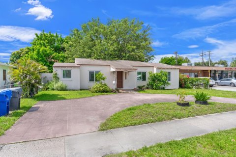 Villa ou maison à vendre à Hollywood, Floride: 3 chambres, 117.06 m2 № 2083491 - photo 2
