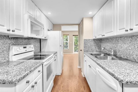 Copropriété à vendre à Fort Lauderdale, Floride: 2 chambres, 98.1 m2 № 2063253 - photo 7