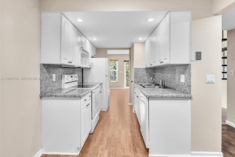 Copropriété à vendre à Fort Lauderdale, Floride: 2 chambres, 98.1 m2 № 2063253 - photo 8