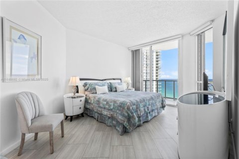 Condominio en venta en Sunny Isles Beach, Florida, 2 dormitorios, 135.64 m2 № 1931269 - foto 24