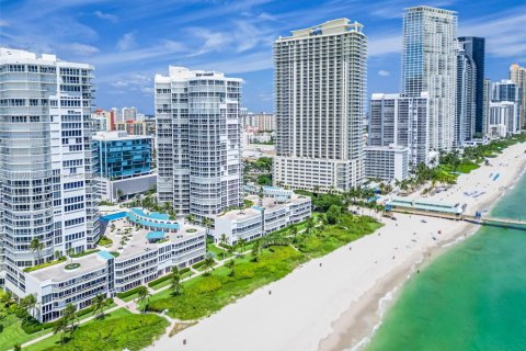 Condominio en venta en Sunny Isles Beach, Florida, 2 dormitorios, 135.64 m2 № 1931269 - foto 4