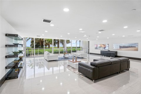 Condominio en venta en Sunny Isles Beach, Florida, 2 dormitorios, 135.64 m2 № 1931269 - foto 16