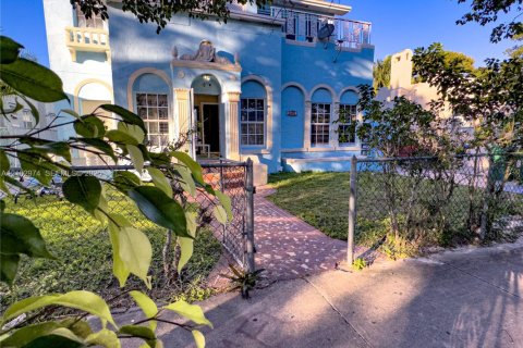 Villa ou maison à Miami, Floride 2 chambres, 62.24 m2 № 2405915