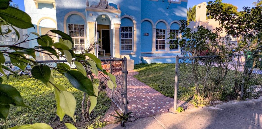 Villa ou maison à Miami, Floride 2 chambres, 62.24 m2 № 2405915