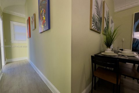 Villa ou maison à louer à Miami, Floride: 2 chambres, 62.24 m2 № 2405915 - photo 12