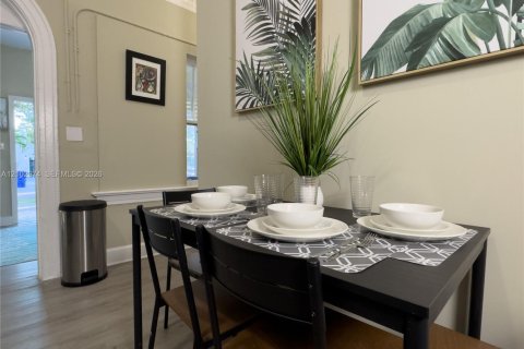 Villa ou maison à louer à Miami, Floride: 2 chambres, 62.24 m2 № 2405915 - photo 7