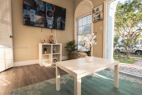 Villa ou maison à louer à Miami, Floride: 2 chambres, 62.24 m2 № 2405915 - photo 6