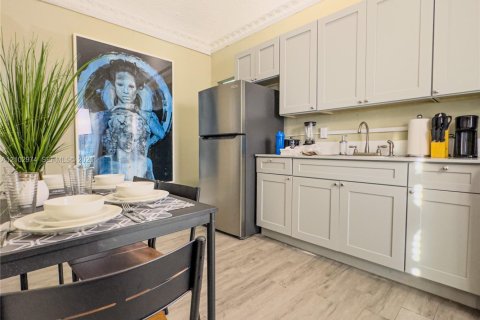 Villa ou maison à louer à Miami, Floride: 2 chambres, 62.24 m2 № 2405915 - photo 8