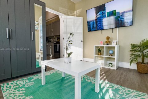 Villa ou maison à louer à Miami, Floride: 2 chambres, 62.24 m2 № 2405915 - photo 5
