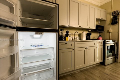 Villa ou maison à louer à Miami, Floride: 2 chambres, 62.24 m2 № 2405915 - photo 10