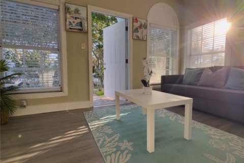 Villa ou maison à louer à Miami, Floride: 2 chambres, 62.24 m2 № 2405915 - photo 4