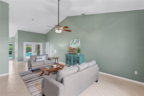 Casa en venta en Punta Gorda, Florida, 4 dormitorios, 220.36 m2 № 1917876 - foto 9